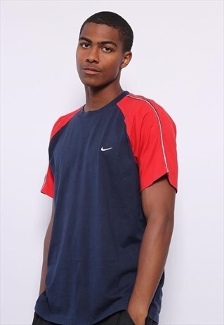 VINTAGE NIKE CHEST LOGO T-SHIRT NAVY BLUE AND RED