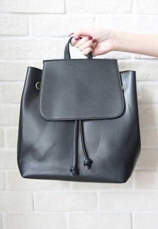 MINIMAL BLACK BACKPACK