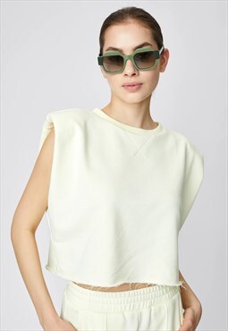 Sleeveless crop - top
