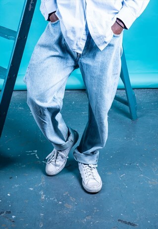 VINTAGE LEVI'S 501 JEANS IN BLUE DENIM WITH PAINT MARKS