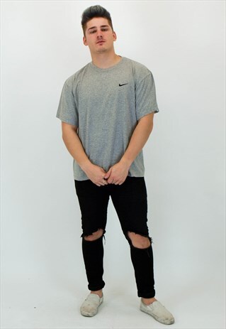 VINTAGE NIKE T-SHIRT