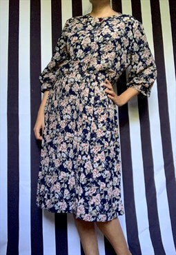 Vintage 80s maxi dress in black with flower print, smock fit