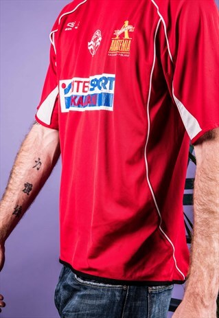 VINTAGE UMBRO FOOTBALL SHIRT IN RED
