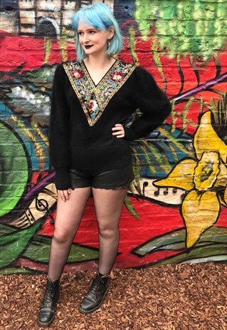 VINTAGE BLACK EMBELLISHED JUMPER - SIZE 14 - 16