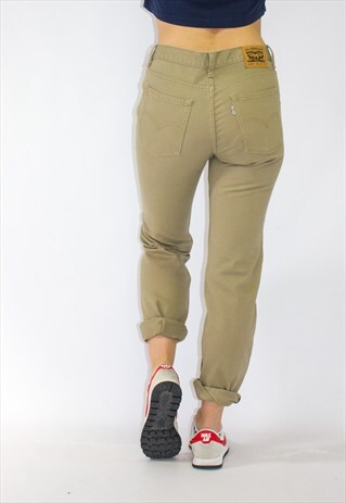 VINTAGE LEVI'S RIBBED BEIGE JEANS / CHINOS