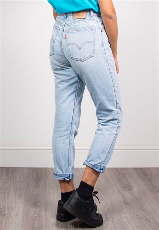 90'S VINTAGE PALE BLUE DENIM LEVI'S HIGH WAIST MOM JEANS