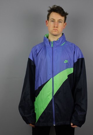 VINTAGE NIKE LIGHTWEIGHT WINDBREAKER IN NAVY AND SIZE XL. FE