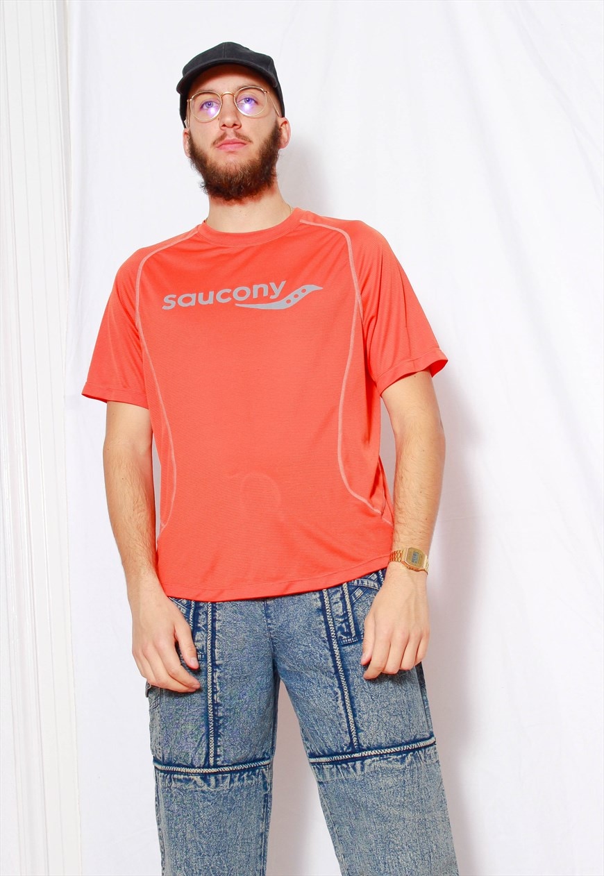 Saucony t store shirts red