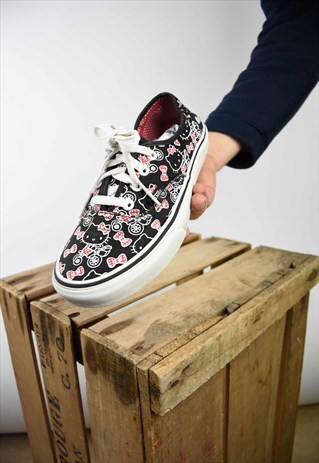 VINTAGE 90S VANS IN BLACK W/ALL OVER HELLO KITTY PRINT UK5