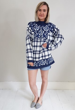 VINTAGE 90'S WHITE AND BLUE FLORAL OVERSIZED JUMPER