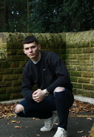 VINTAGE BLACK NIKE SWEATSHIRT