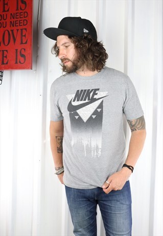 VINTAGE NIKE OVERSIZED T SHIRT