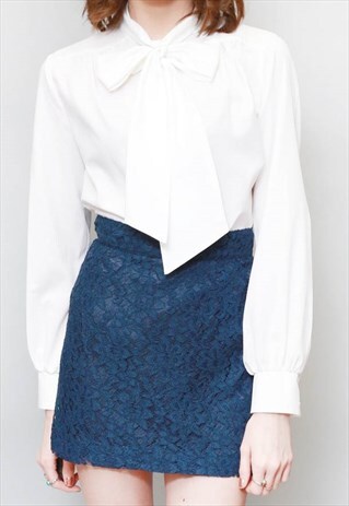 VINTAGE 1970'S CRISP WHITE PUSSY BOW BLOUSE
