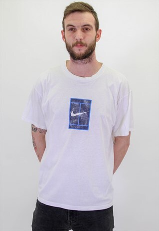 VINTAGE NIKE LOGO T-SHIRT IN WHITE LARGE