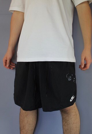 VINTAGE NIKE SHORTS IN BLACK WITH POCKETS, EMBROIDERED LOGO