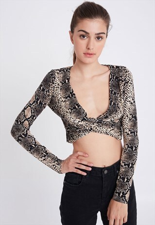TWIST FRONT T-SHIRT IN SNAKESKIN PRINT - BEIGE AND BLACK