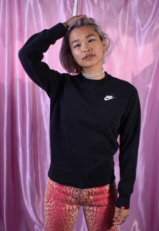 VINTAGE NIKE BLACK EMBROIDERED SWEATSHIRT