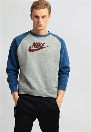 VINTAGE NIKE SWEATSHIRT