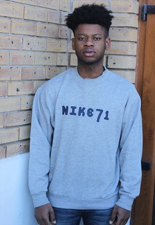 VINTAGE NIKE SWEATSHIRT