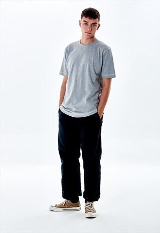 HEAVYWEIGHT SPLIT COLLAR LOGO T-SHIRT IN GREY