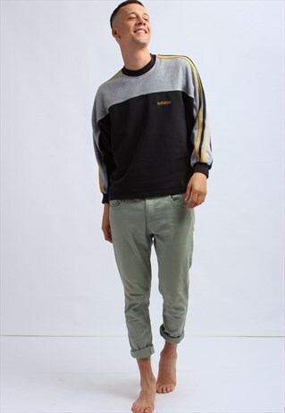 VINTAGE ADIDAS SWEATSHIRT