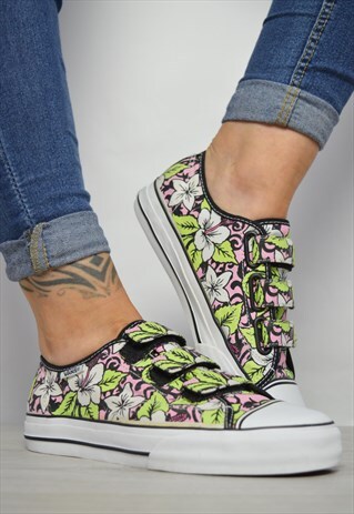 VINTAGE 90S GREEN PINK & WHITE FLORAL PRINT SKATE SHOES
