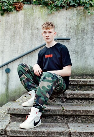 BLACK T-SHIRT WITH EMBROIDERED DBDNS LOGO