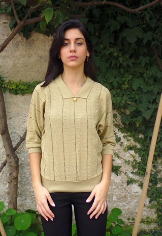 SWEATER WITH COLLAR AND PERALY BUTTON