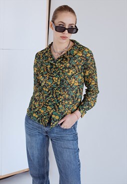 Vintage 70s Fitted Ditsy Floral Printed Shirt in Multi XS