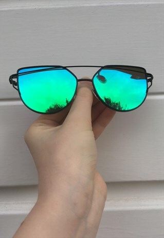 UNISEX 90S Y2K STYLE GREEN BLUE HOLOGRAPHIC SUNGLASSES