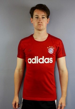 VINTAGE ADIDAS BAYERN MUNICH T SHIRT IN RED WITH EMBROIDERED