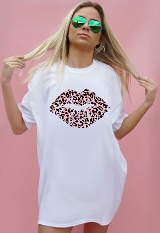 WHITE TSHIRT WITH PINK & ORANGE LEOPARD KISS
