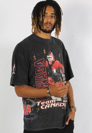 VINTAGE CANADA HOCKEY ALL OVER 90'S GRAPHIC T-SHIRT BLACK