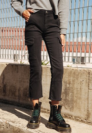 CROPPED FLARE CARGO TROUSERS - BLACK