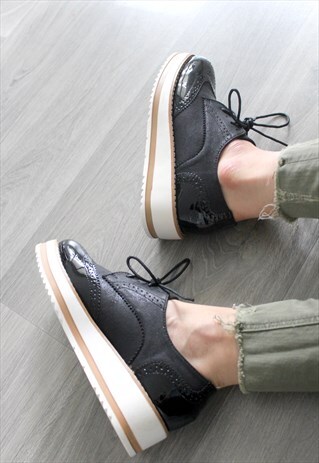 BLACK VARNISHED DERBIES