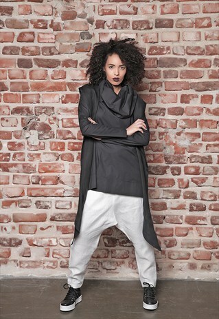 SLEEVELESS HOODIE VEST