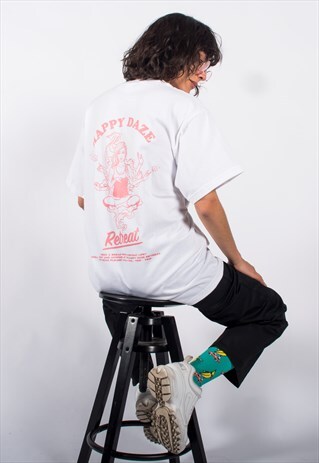 OVERSIZED T-SHIRT IN WHITE WITH HAPPY DAZE GRAPHIC