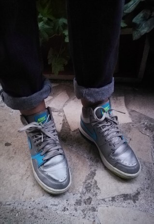 VINTAGE NIKE AIR SHOES