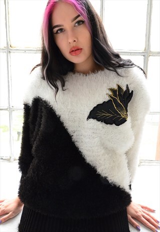 80S VINTAGE WHITE AND BLACK FLUFFY JUMPER