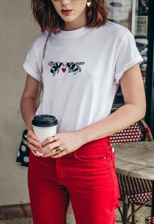 T-SHIRT IN WHITE WITH BEE EMBROIDERY