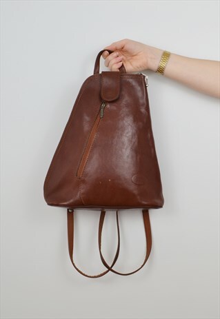 LEATHER ZIP UP STRAP BACKPACK