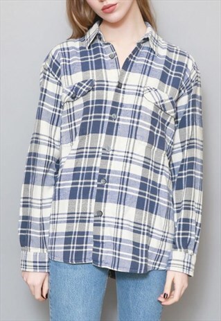 VINTAGE 1990'S NAVY/WHITE PLAID FLANNEL LONG SLEEVED SHIRT