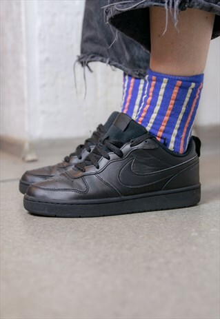 VINTAGE 90'S BLACK SNEAKERS