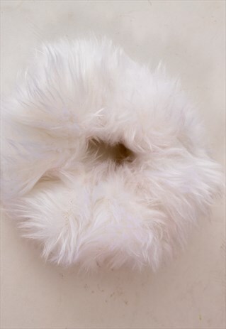 WHITE FAUX FUR SCRUNCHIE