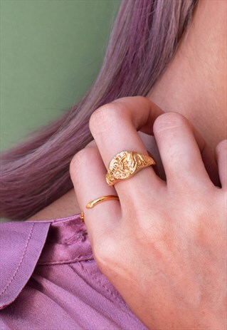 GOLD SIGNET RING WITH DETAILED MOON AND STARS HANDMADE