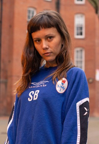 VINTAGE 90S UMBRO SPELLOUT FOOTBALL SWEATSHIRT IN BLUE