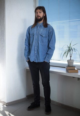 VINTAGE 90'S LIGHT BLUE DENIM BUTTON UP SHIRT