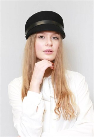 VINTAGE 1960'S STYLE BLACK WOOL CLOCHE HAT