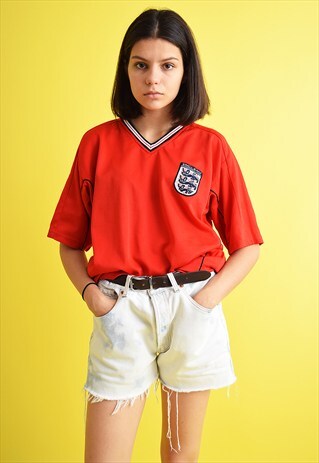 90'S RETRO ATHLEISURE VARSITY ENGLAND FOOTBALL MESH T-SHIRT