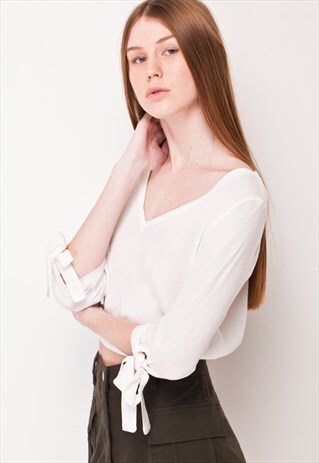 WHITE BLOUSE WITH BOW